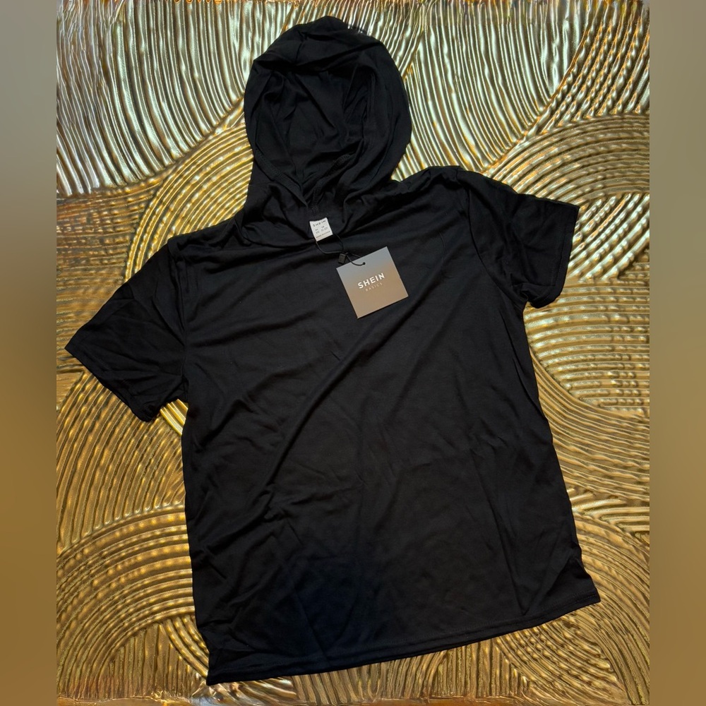 SHEIN Boy's Black Hooded Tee